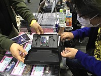 2019/11/17 デジゲー博会場にて MSX版グラディウス2にサインを求められる古川もとあき